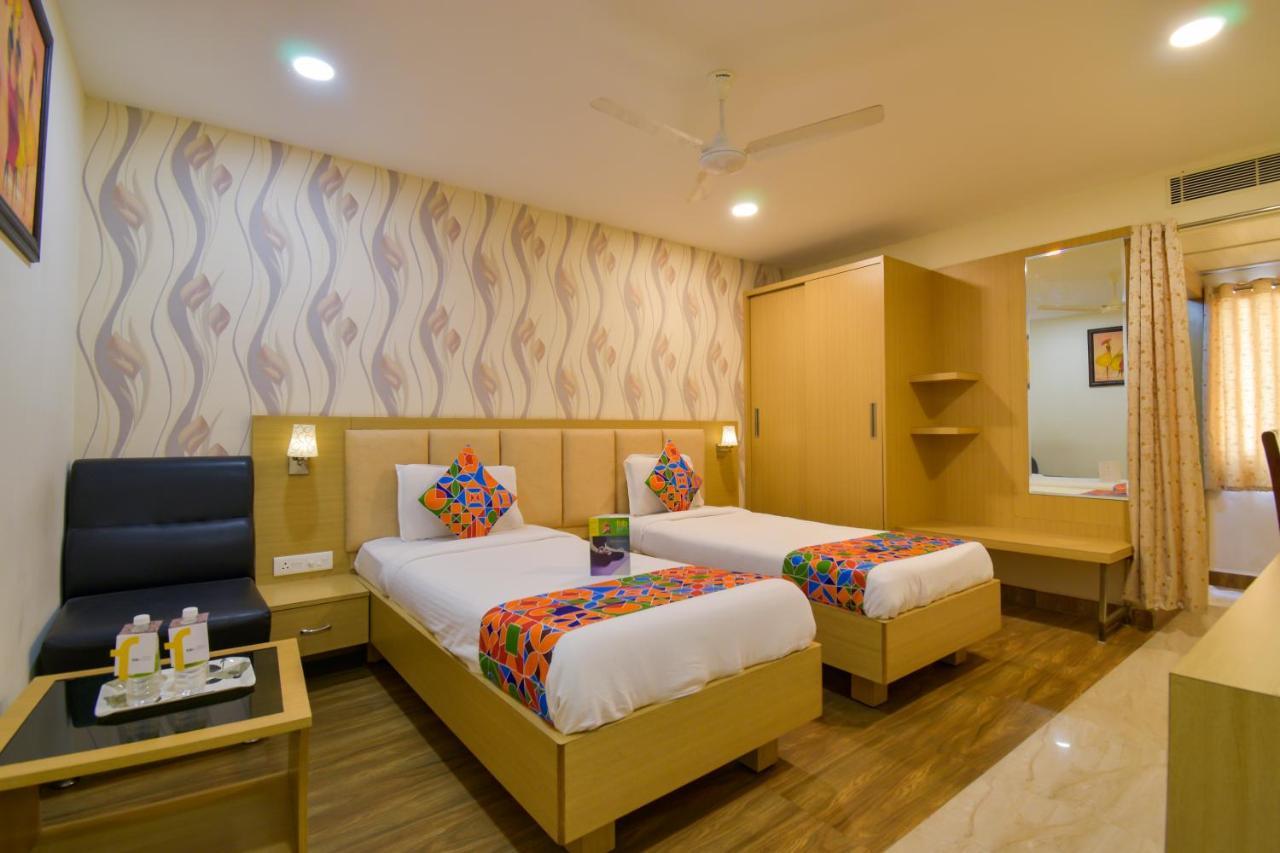 Hotel Raintr33 Hyderabad Exterior photo